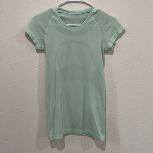 Lululemon Swiftly short sleeve size 4